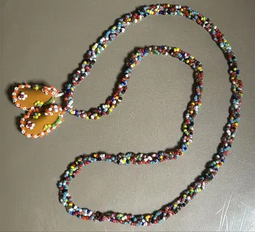 컬러풀 비즈와 가죽 목걸이