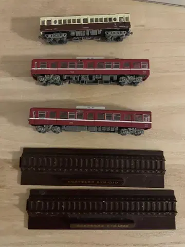 코토덴 1300형 2량 세트, 코토덴 300형 1량, 레일 정크