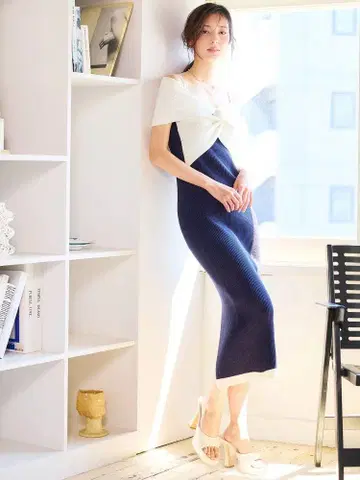 로얄 파티 배색 트위스트 타이트 니트 원피스