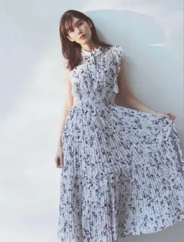 새상품 택 포함 SNIDEL 프린트 플리츠 원피스 22SS 사이즈 0