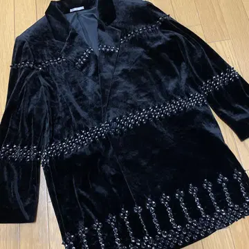토쿠코 블랙 광택 좋은 벨벳 코트