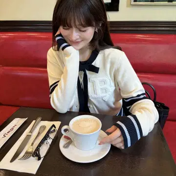 bibiy. 비비 B. CLUB TIE CARDIGAN