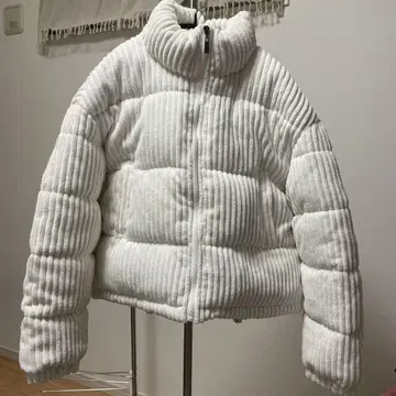 화이트 리브 디자인 다운 자켓