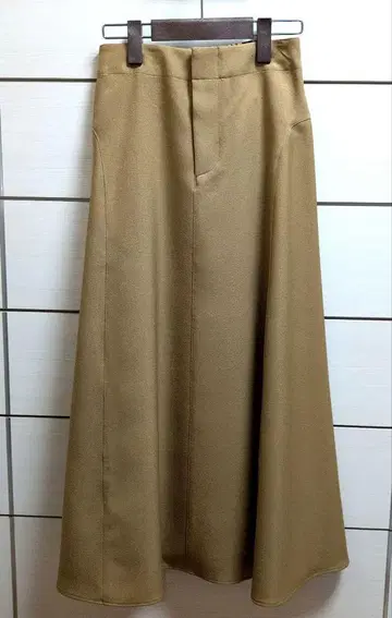 새상품 코무사 베이지 플레어 스커트 7호