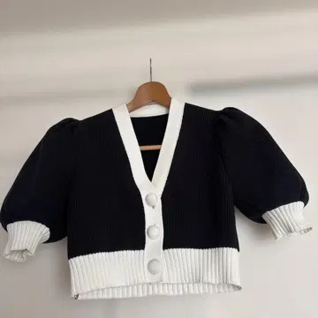 시뉴 벌룬 슬리브 반팔 니트 블랙과 화이트