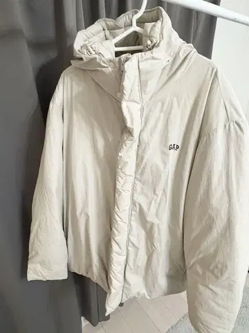 GAP 후드 부착 화이트 다운 자켓 L