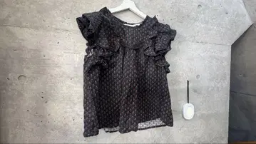 SEZANE Paris 프릴 장식 미니 꽃무늬 슬리브리스 셔츠 40