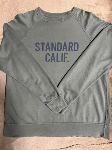 스탠다드 캘리포니아 맨투맨 카키 스탠다드 캘리포니아