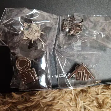 단간론파 학교 휘장 핀 배지 가챠가챠