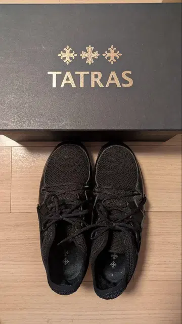 컨디션 최상 TATRAS 가죽 스니커즈 신발 부츠 블랙 27cm 전후