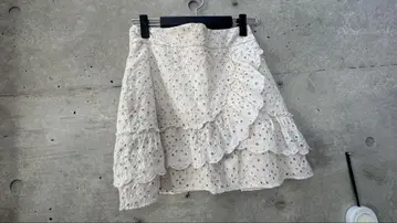 SEZANE Paris 레이스 자수 프릴 미니 스커트 화이트 40