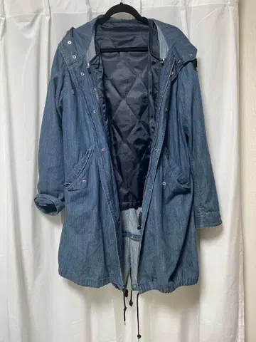 데님 컬러 후드 부착 모즈 코트