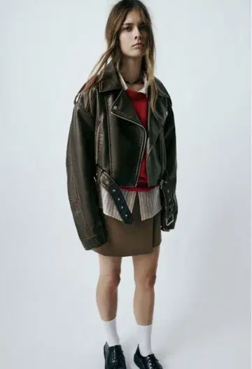ZARA XS 크롭 가죽 자켓 올리브 그린