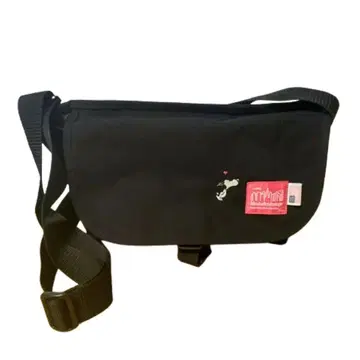 맨해튼 포티지 스누피 50주년 기념 콜라보 숄더백 블랙