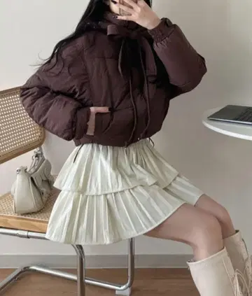 후드 부착 리본 충전솜 숏 블루종 브라운 리본