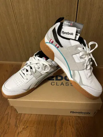 Reebok 화이트 스니커즈