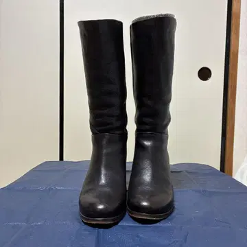 가죽 지퍼 달린 미들 부츠 다크 브라운 짙은 갈색