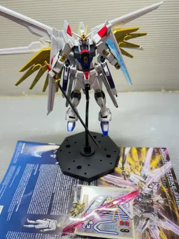건담 프라모델 HG 1/144 마이티 스트라이크 프리덤 건담 완성품