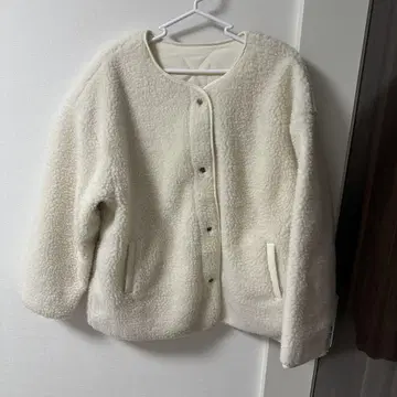 화이트 보아 자켓