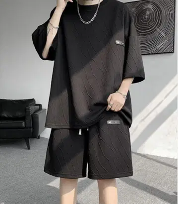 블랙 오버 사이즈 T셔츠와 숏팬츠 세트