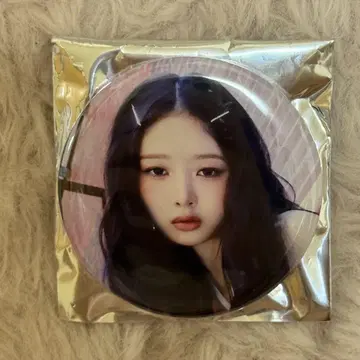 IVE 레이 캔 배지