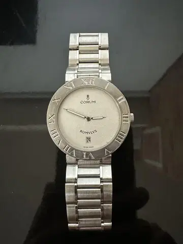 CORUM ROMULUS 실버 손목시계 새상품급