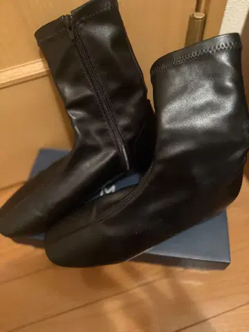 블랙 지퍼 부츠 낮은 힐