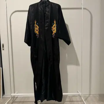 드래곤 자수 블랙 새틴 롱 가디건