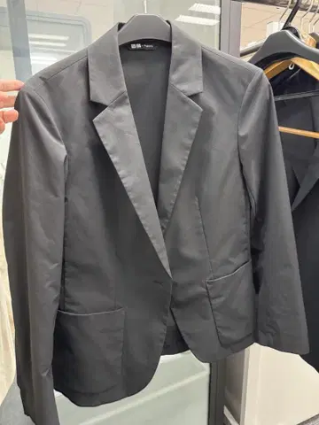 UNIQLO x Theory 감동 자켓 블랙 S 사이즈