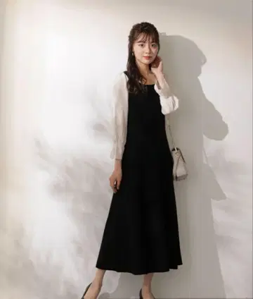프로포 반 플레어 절개 니트 원피스