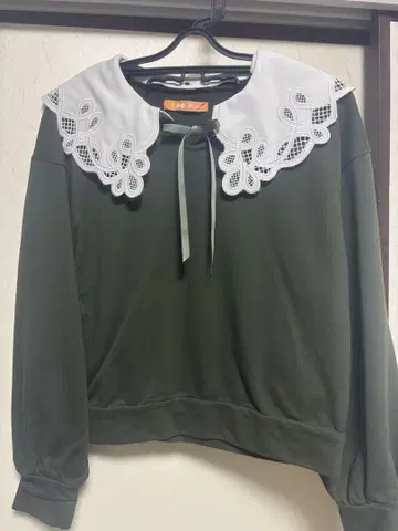 Fi.n.t 레이스 칼라 맨투맨