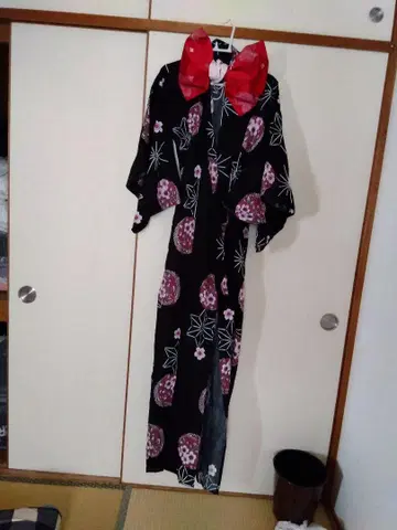 블랙 플라워 무늬 유카타 빨간색 오비 세트
