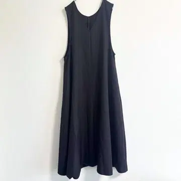 BEARDSLEY 최근 모델 V넥 오버롤 스커트 블랙 롱