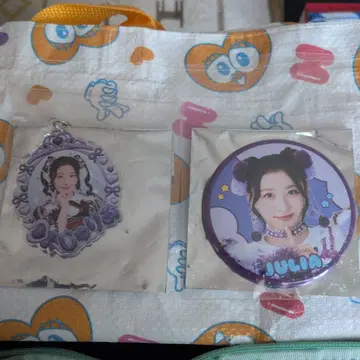 도키센 쿄주리아 아크릴 키링 & 배지 세트