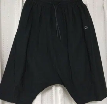 Y-3 블랙 하프 팬츠 허리밴딩 끈 있음