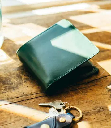 글렌로얄 GLENROYAL 브라이들 가죽 2단 접이식 지갑 블랙