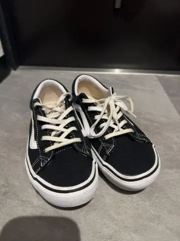 VANS 블랙 로우컷 스니커즈