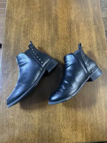 블랙 가죽 사이드 고어 부츠