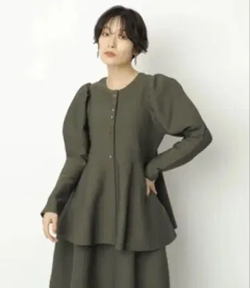 CADUNE 카듀네 올리브색 상의 38 사이즈 새상품 택 포함