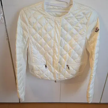 MONCLER 아이보리