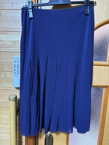 비비안 탐 단책 스커트 네이비