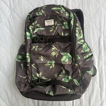 BURTON 잎사귀 패턴 백팩