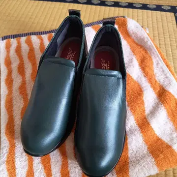 일본제, 소가죽 짙은 녹색 슬립온 size 37 (23.5)
