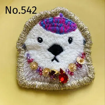 [ No.542 ] 베레모를 쓴 랏코 브로치