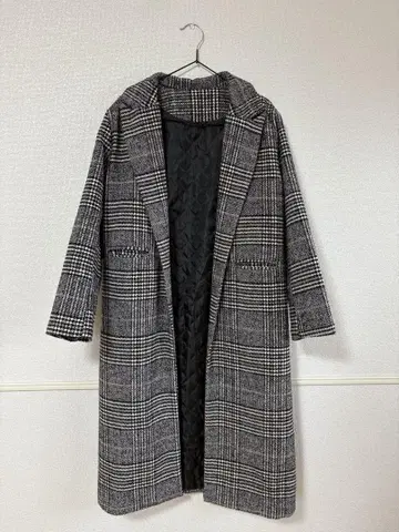 체크 무늬 롱 코트