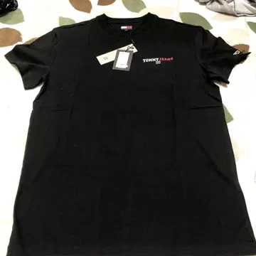 TOMMY의 반팔 T셔츠