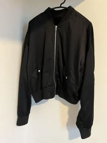 KBF 블랙 점퍼 벌룬 실루엣