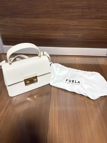 FURLA 화이트 숄더백