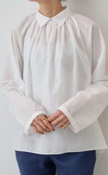 화이트 개더 긴팔 셔츠