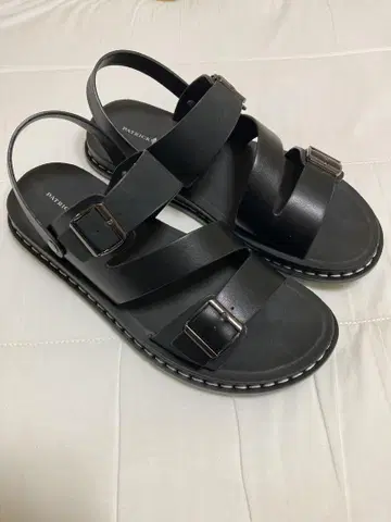 블랙 백 스트랩 샌들